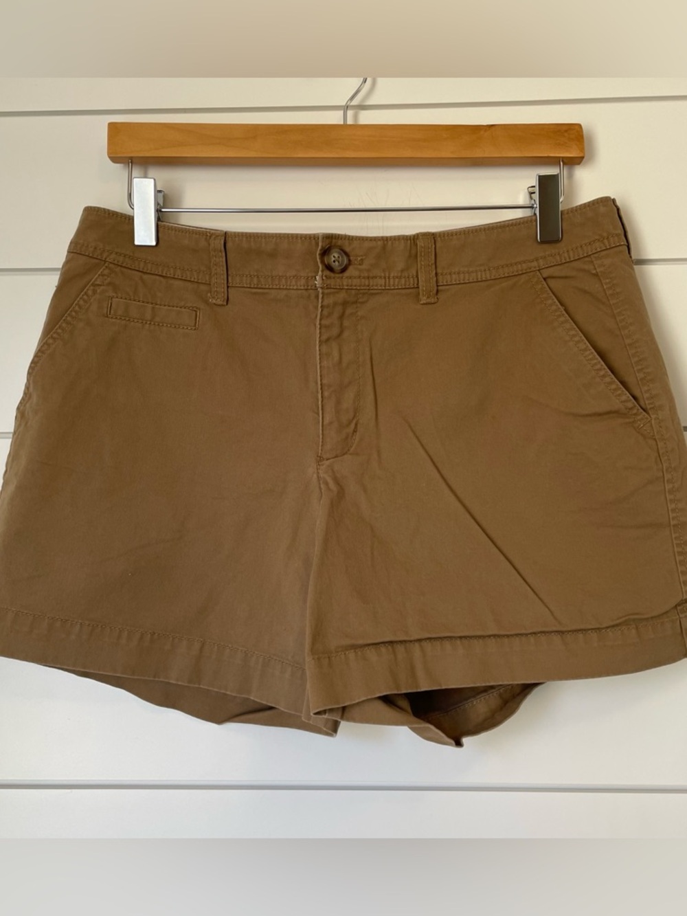 Old Navy Dark Khaki Tan Women's Perfect Chino Shorts 5”